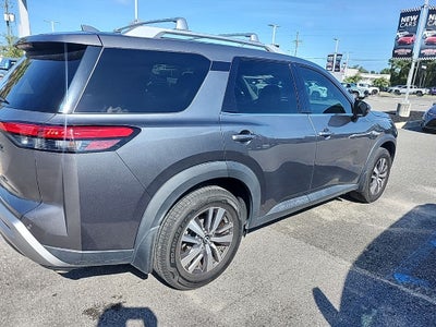 2022 Nissan Pathfinder SL