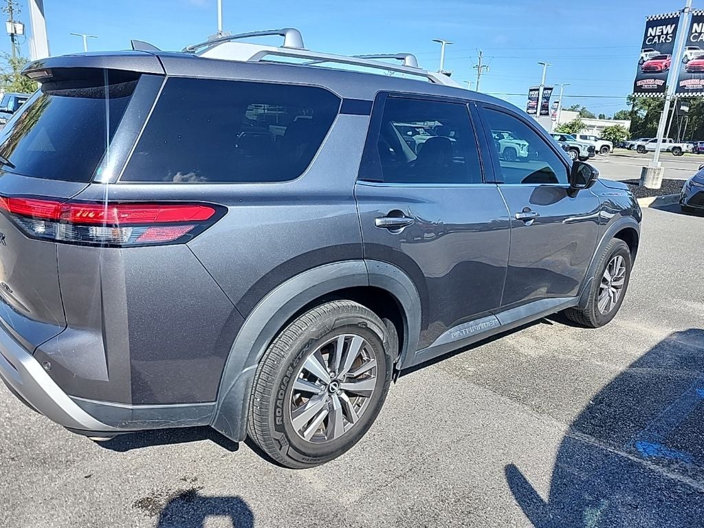 2022 Nissan Pathfinder SL