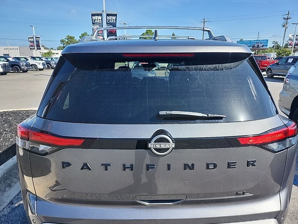 2022 Nissan Pathfinder SL