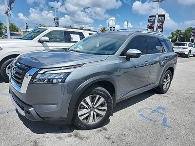 2025 Nissan Pathfinder SL