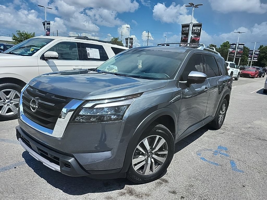 2025 Nissan Pathfinder SL