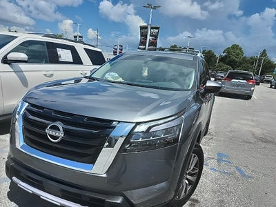 2025 Nissan Pathfinder SL