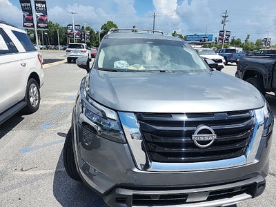 2025 Nissan Pathfinder SL