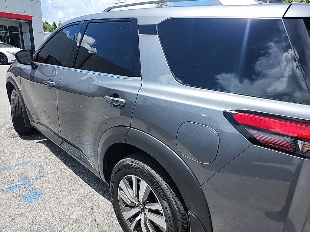 2025 Nissan Pathfinder SL