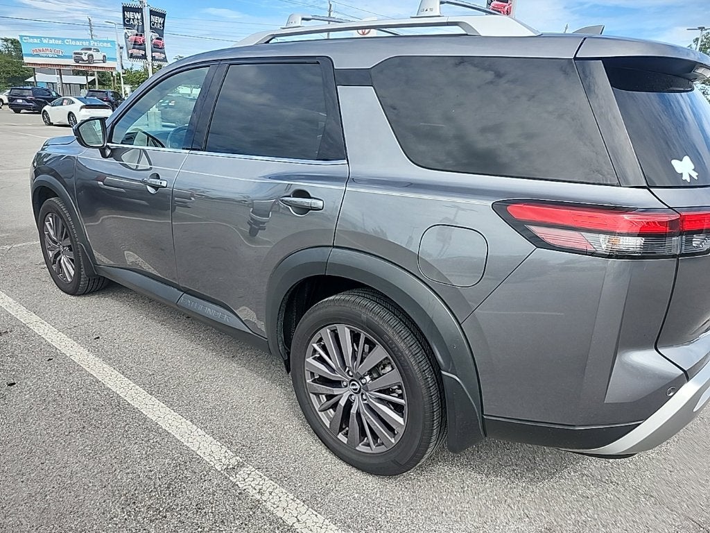 2024 Nissan Pathfinder SL