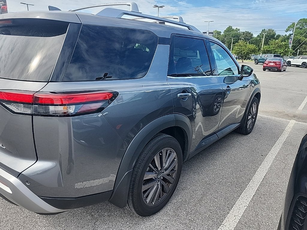 2024 Nissan Pathfinder SL