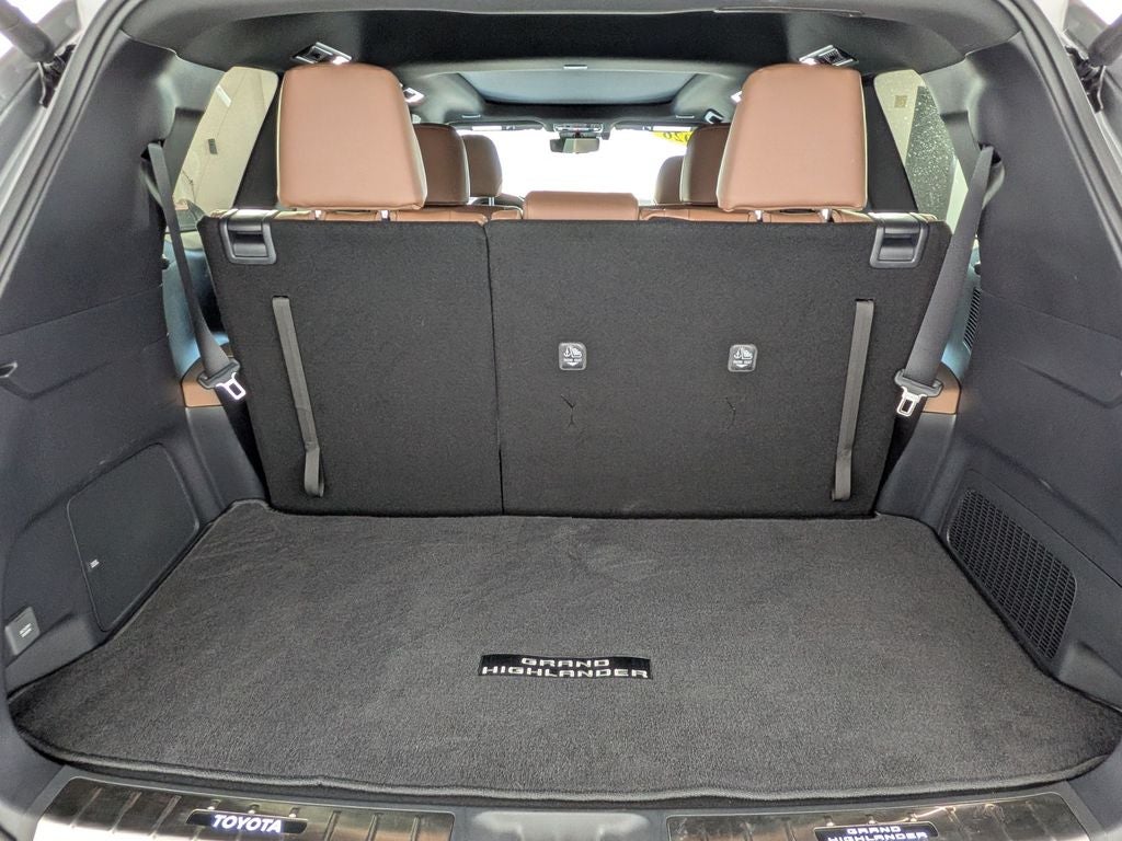 2026 Toyota GRAND HIGHLANDER HEV MAX Platinum