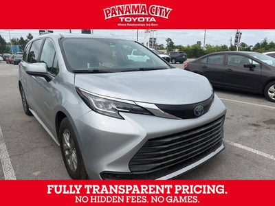 2022 Toyota Sienna LE 8 Passenger