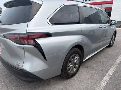 2022 Toyota Sienna LE 8 Passenger