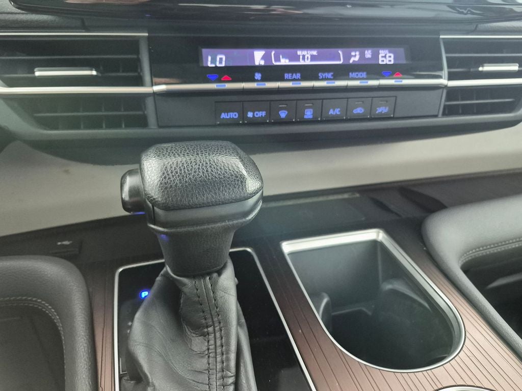 2022 Toyota SIENNA LE LE 8 Passenger