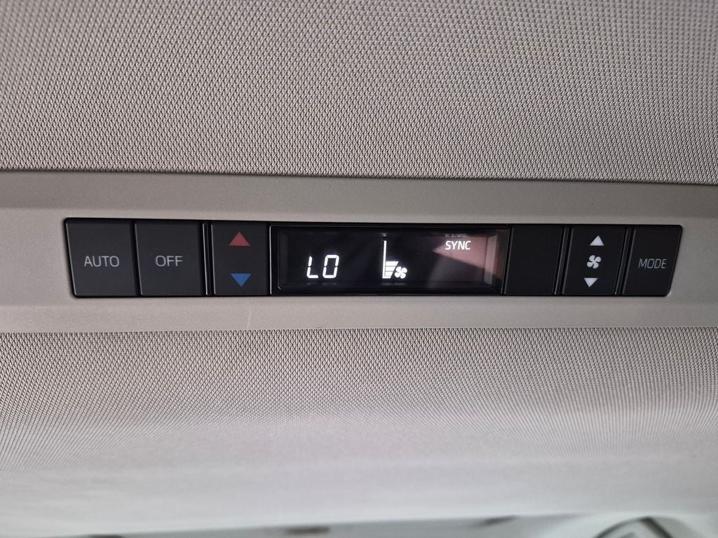 2022 Toyota SIENNA LE LE 8 Passenger