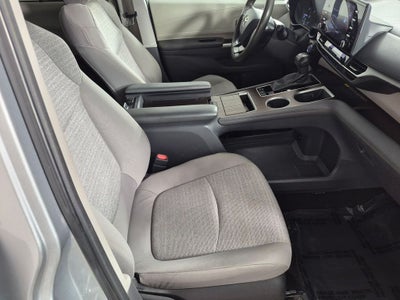2022 Toyota SIENNA LE LE 8 Passenger