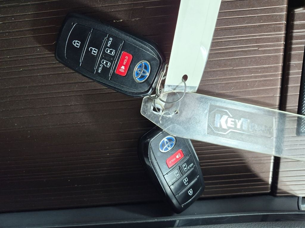 2022 Toyota SIENNA LE LE 8 Passenger