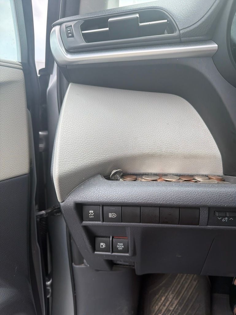 2022 Toyota Sienna LE 8 Passenger