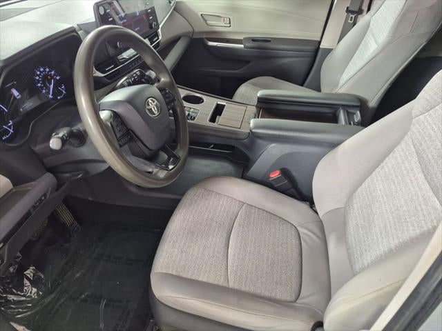 2022 Toyota SIENNA LE LE 8 Passenger