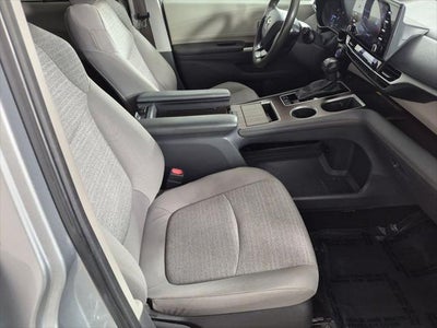 2022 Toyota SIENNA LE LE 8 Passenger