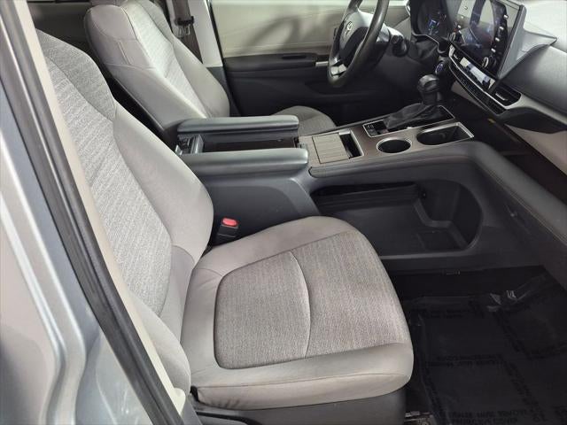 2022 Toyota SIENNA LE LE 8 Passenger