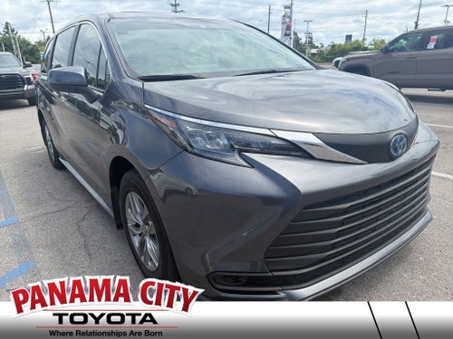 2025 Toyota Sienna LE 8 Passenger
