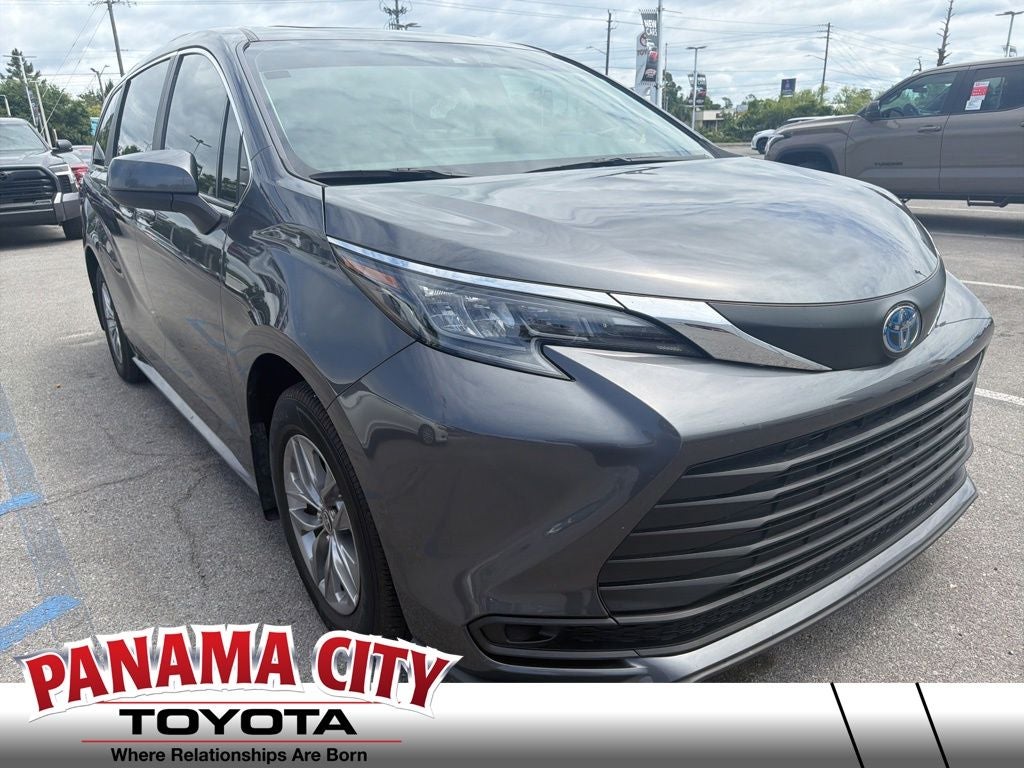 2025 Toyota Sienna LE 8 Passenger