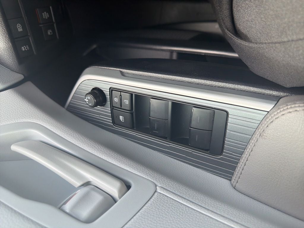 2025 Toyota Sienna LE 8 Passenger