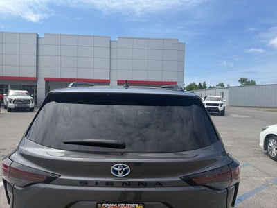 2025 Toyota Sienna LE 8 Passenger