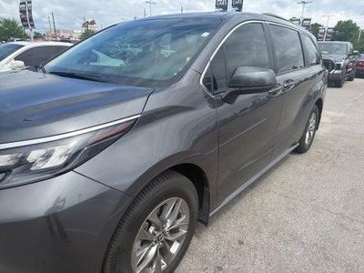 2025 Toyota Sienna LE 8 Passenger