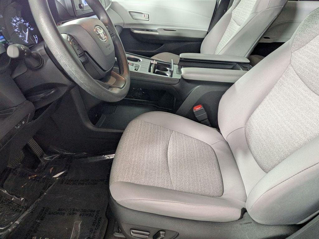 2025 Toyota SIENNA LE LE 8 Passenger