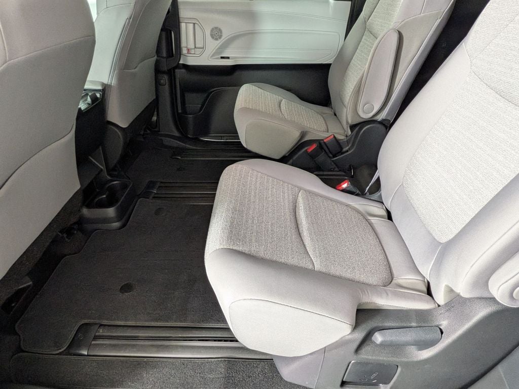 2025 Toyota SIENNA LE LE 8 Passenger