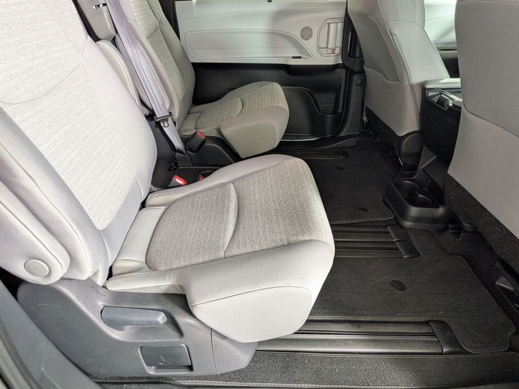2025 Toyota SIENNA LE LE 8 Passenger