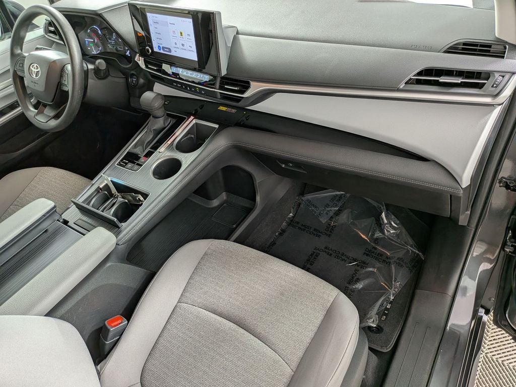 2025 Toyota SIENNA LE LE 8 Passenger