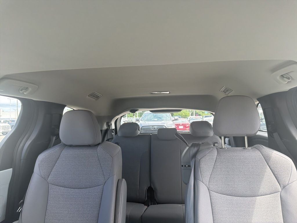 2025 Toyota Sienna LE 8 Passenger