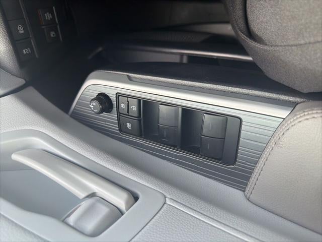 2025 Toyota SIENNA LE LE 8 Passenger