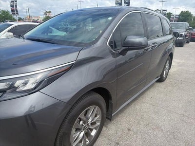 2025 Toyota SIENNA LE LE 8 Passenger