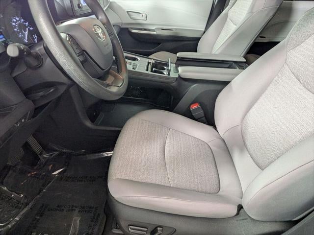 2025 Toyota SIENNA LE LE 8 Passenger