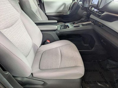 2025 Toyota SIENNA LE LE 8 Passenger