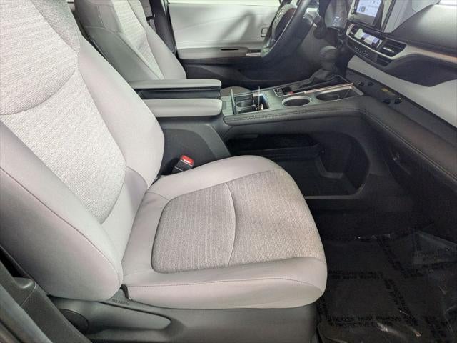 2025 Toyota SIENNA LE LE 8 Passenger