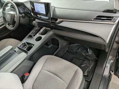 2025 Toyota SIENNA LE LE 8 Passenger
