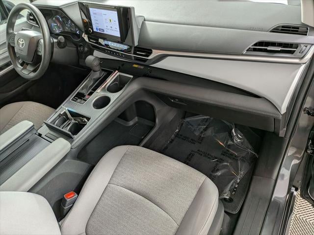 2025 Toyota SIENNA LE LE 8 Passenger