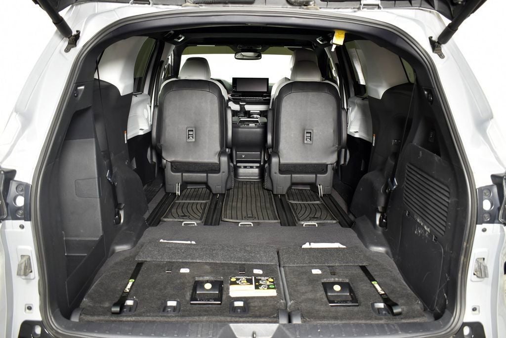 2025 Toyota SIENNA XSE XSE 7 Passenger