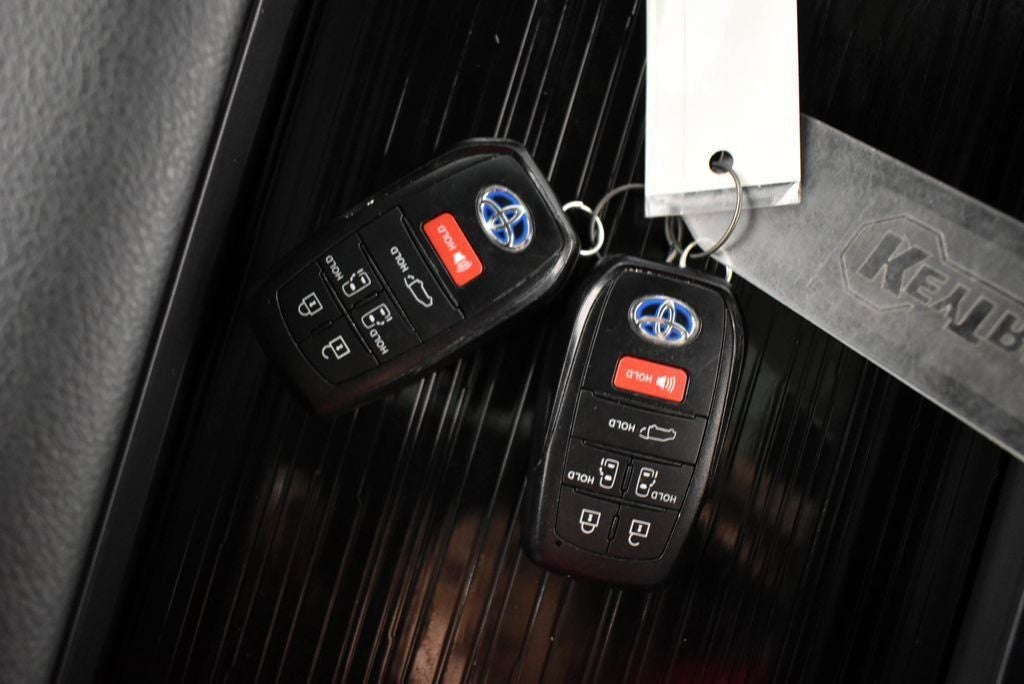 2025 Toyota SIENNA XSE XSE 7 Passenger