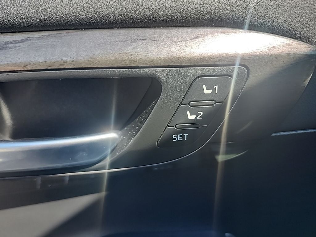 2023 Toyota Highlander Hybrid Platinum