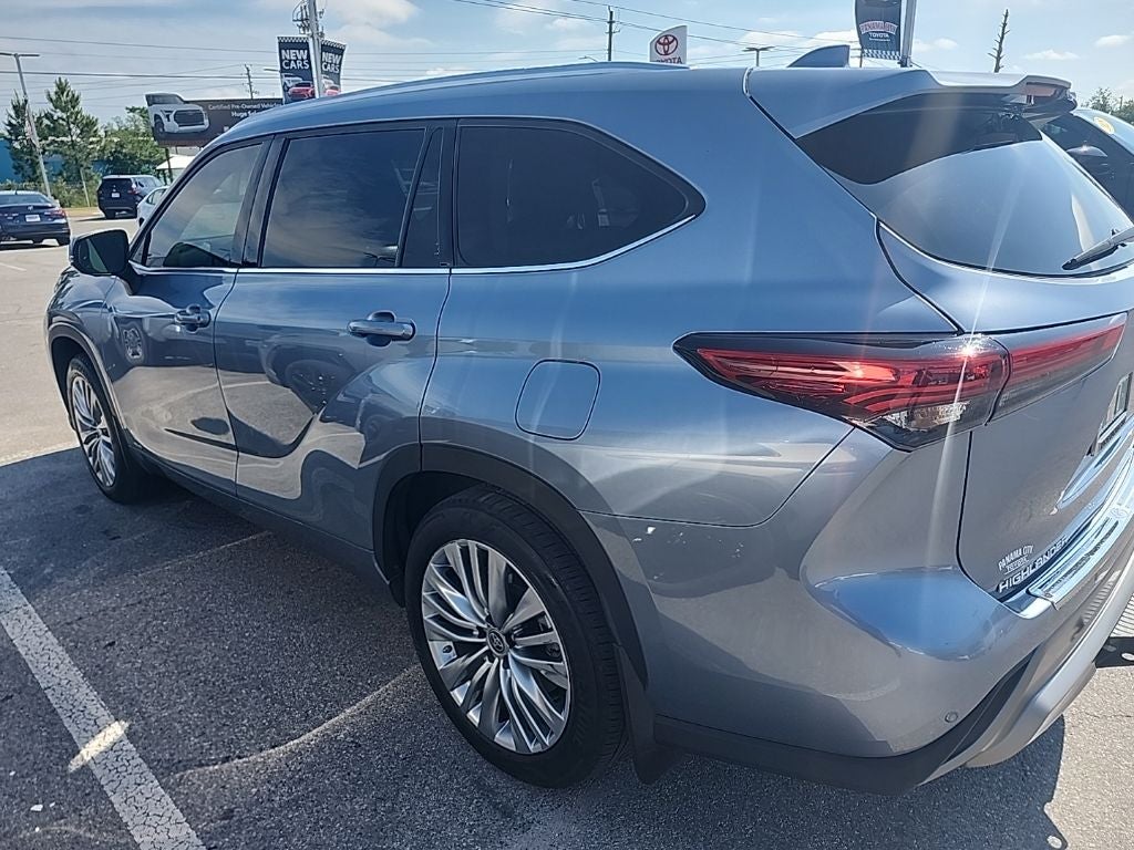 2023 Toyota Highlander Hybrid Platinum