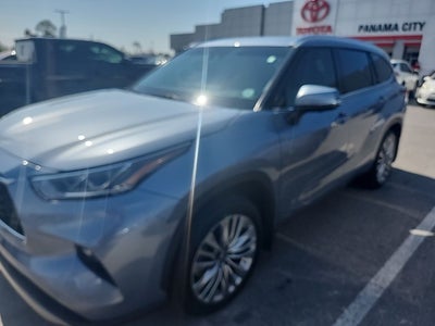 2023 Toyota Highlander Hybrid Platinum