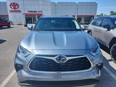 2023 Toyota Highlander Hybrid Platinum