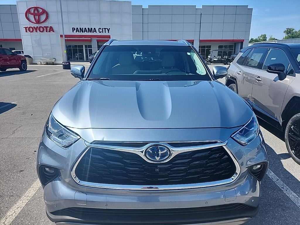 2023 Toyota Highlander Hybrid Platinum