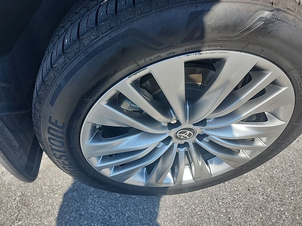 2023 Toyota Highlander Hybrid Platinum