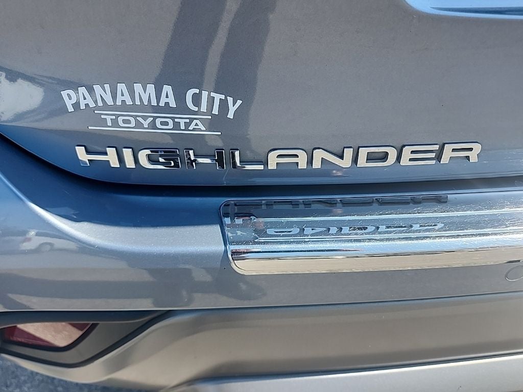 2023 Toyota Highlander Hybrid Platinum