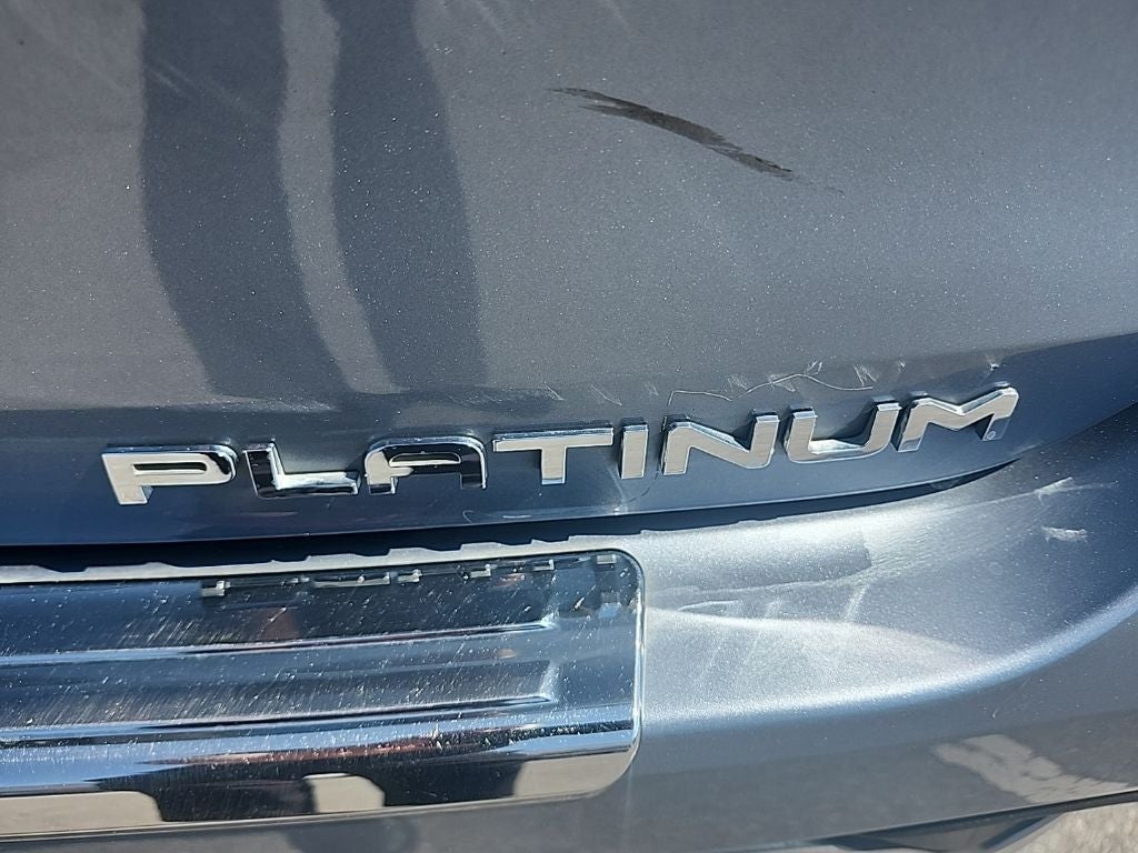 2023 Toyota Highlander Hybrid Platinum