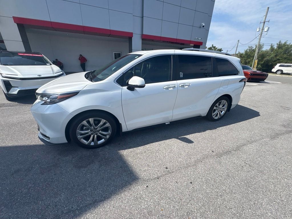 2024 Toyota Sienna Platinum 7 Passenger
