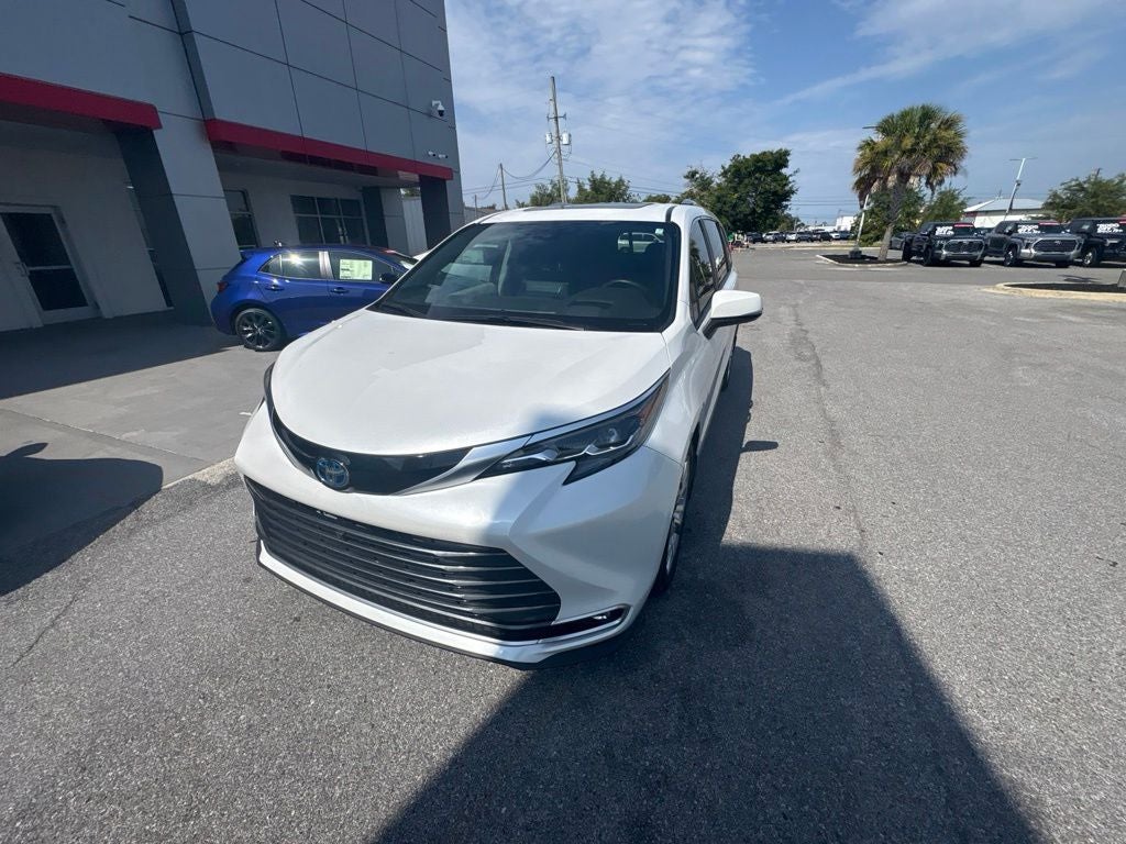 2024 Toyota Sienna Platinum 7 Passenger